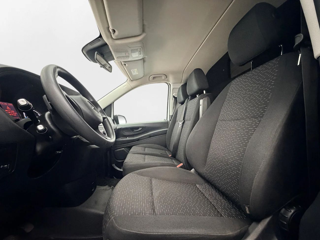 Mercedes-Benz eVito Tourer 129 3.5t CCS 2xSidodörr Inredd Kamera 3-sits 204hk – bild 13 av 27