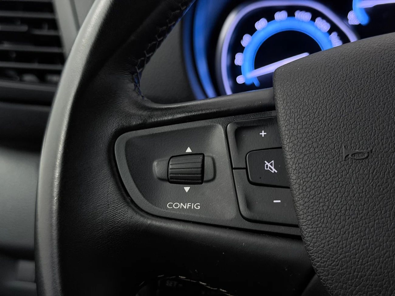 Fiat E-Scudo 75 kWh L3 Lång 3-sits Pekskärm Farthållare MOMS – bild 18 av 26
