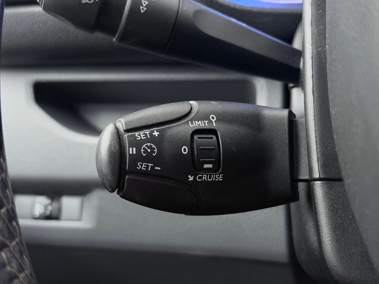 Fiat E-Scudo 75 kWh L3 Lång 3-sits Pekskärm Farthållare MOMS – bild 21 av 26