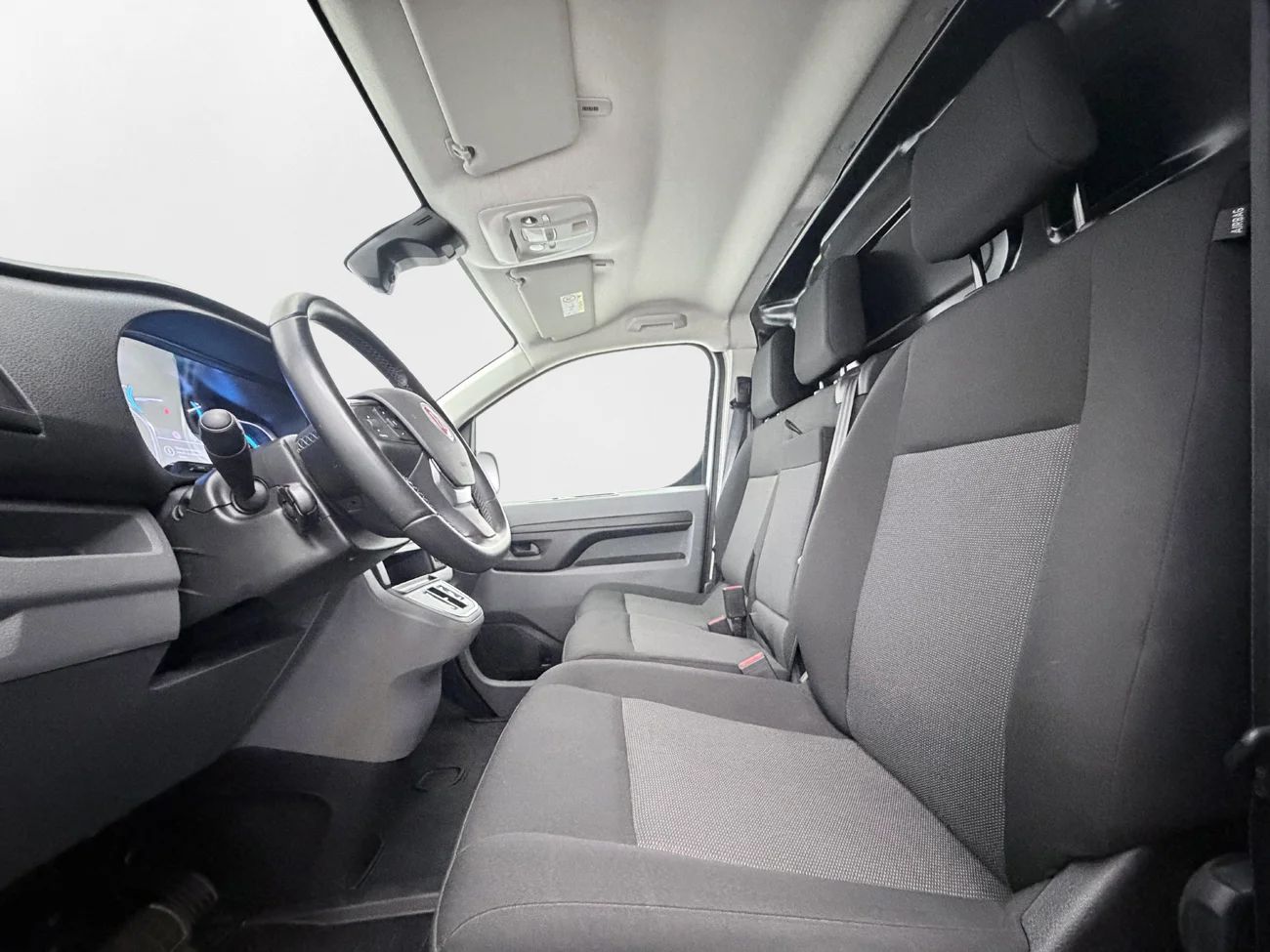 Fiat E-Scudo 75 kWh L3 Lång 3-sits Pekskärm Farthållare MOMS – bild 13 av 26