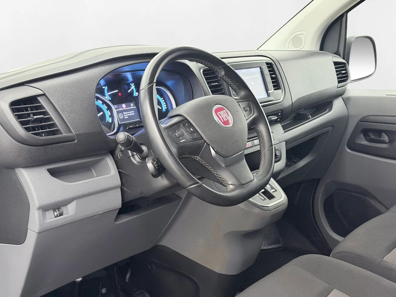 Fiat E-Scudo 75 kWh L3 Lång 3-sits Pekskärm Farthållare MOMS – bild 14 av 26