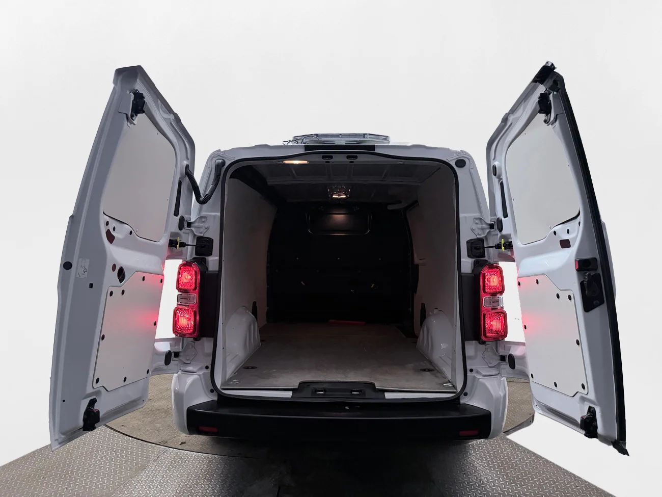Fiat E-Scudo 75 kWh L3 Lång 3-sits Pekskärm Farthållare MOMS – bild 7 av 26