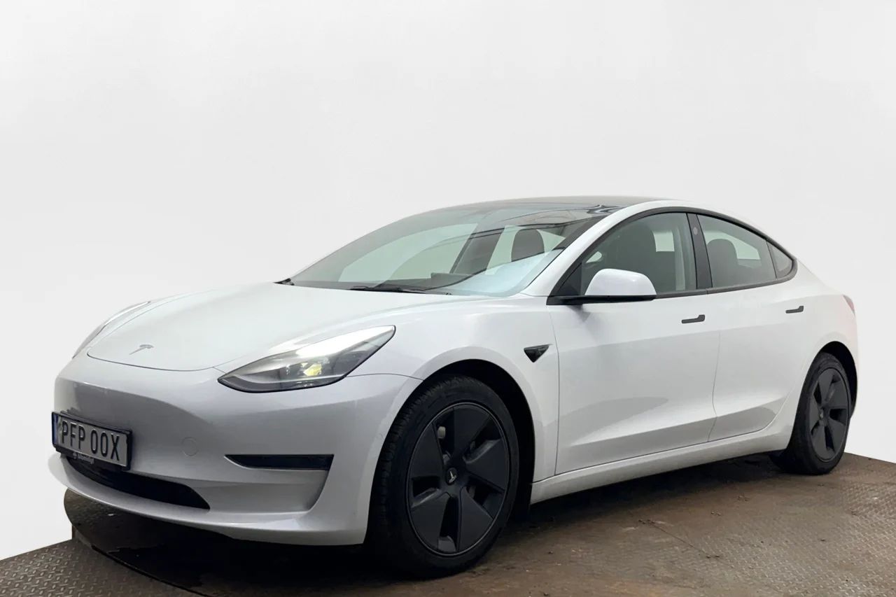Tesla Model 3 Long Range AWD Pano Läder AP MOMS 440hk