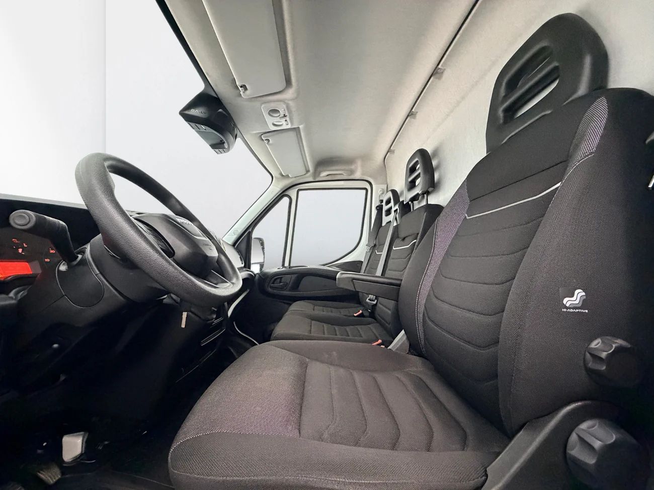 Iveco Daily 35-140 2.3 Hi-Matic L3H2 Aut 3-sits Värmare 136hk – bild 12 av 21