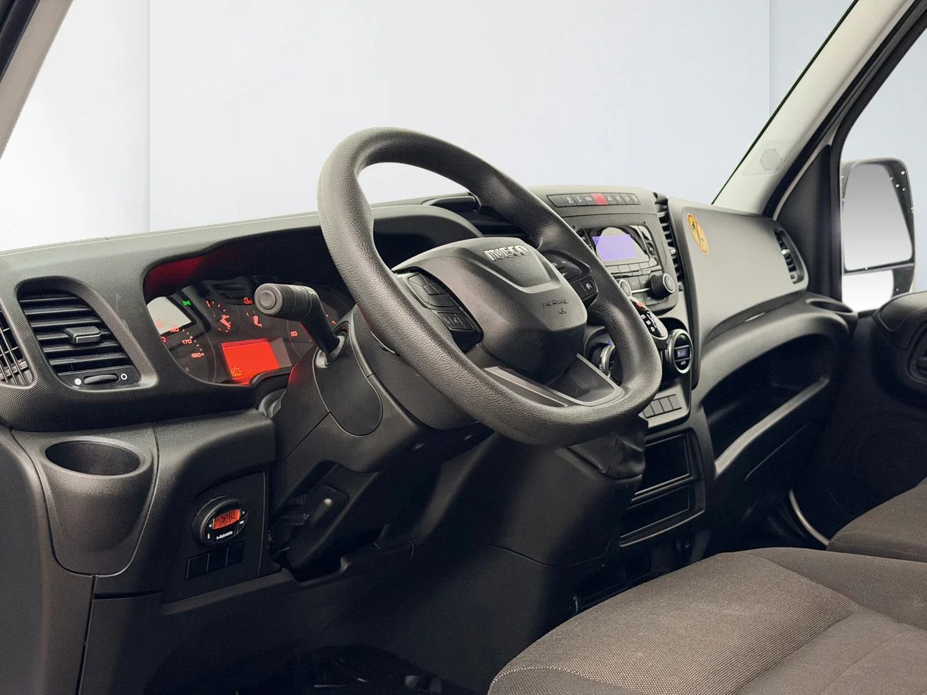 Iveco Daily 35-140 2.3 Hi-Matic L3H2 Aut 3-sits Värmare 136hk – bild 13 av 21