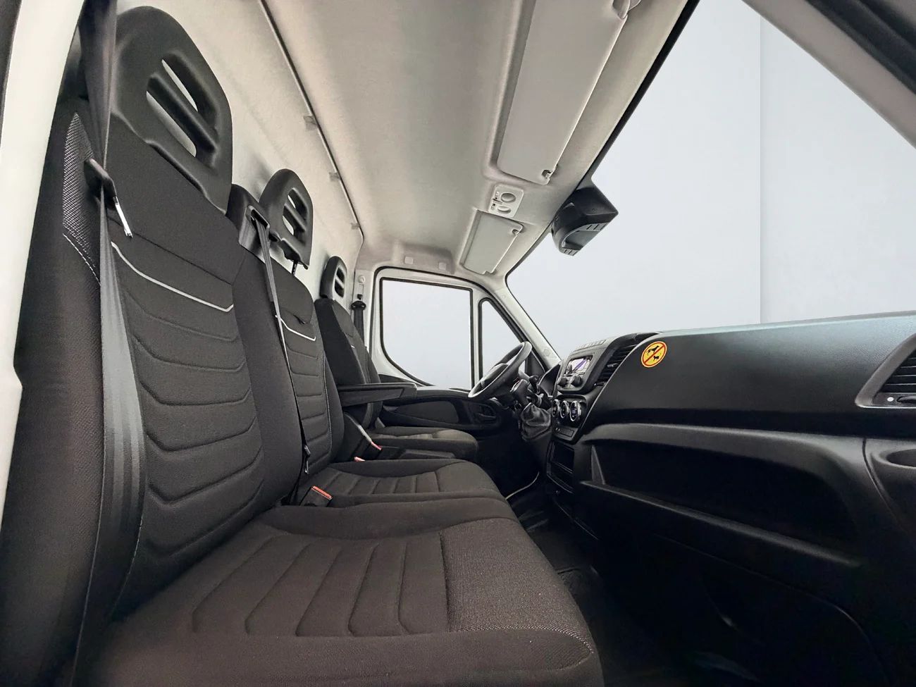 Iveco Daily 35-140 2.3 Hi-Matic L3H2 Aut 3-sits Värmare 136hk – bild 14 av 21
