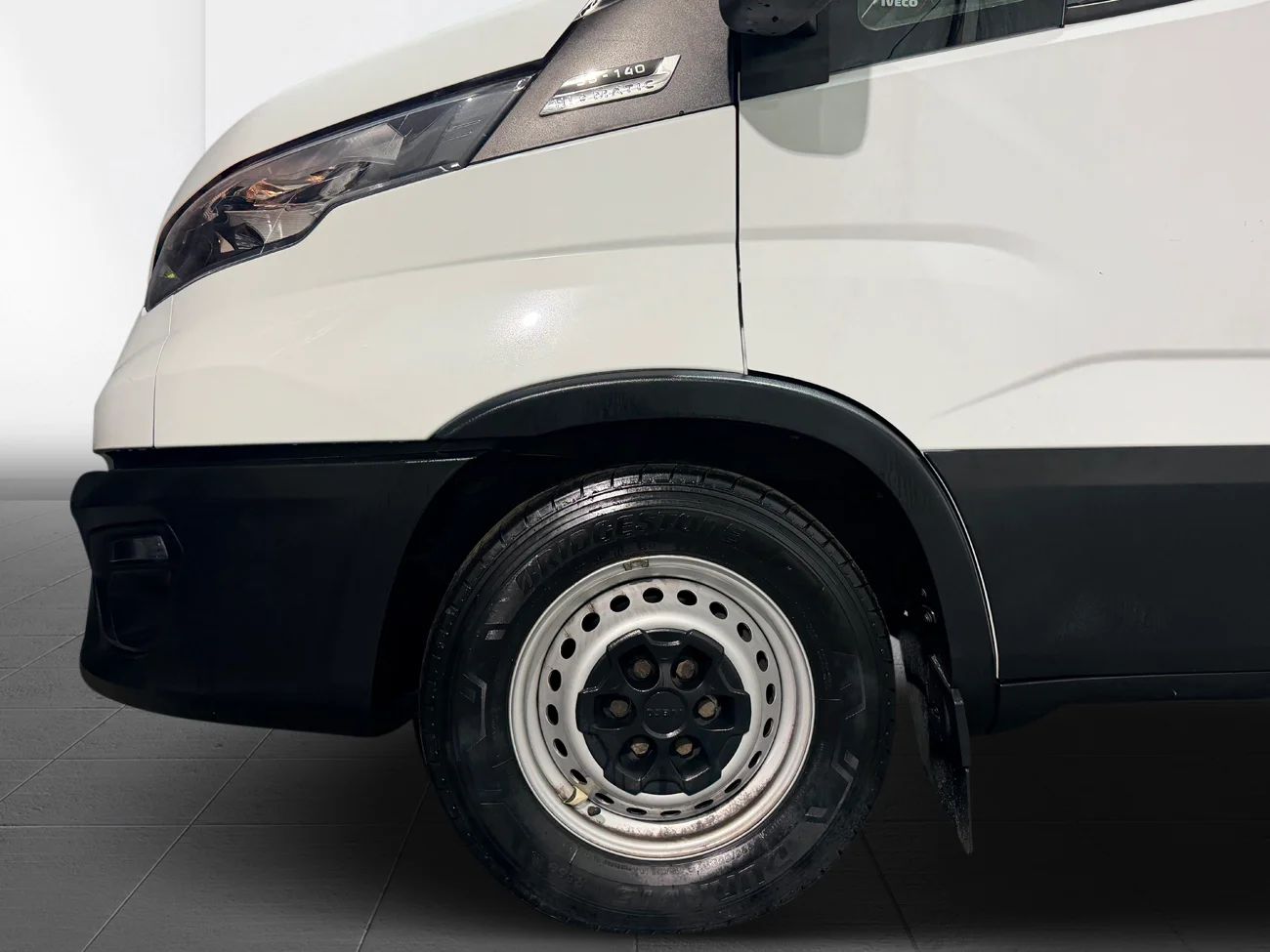 Iveco Daily 35-140 2.3 Hi-Matic L3H2 Aut 3-sits Värmare 136hk – bild 9 av 21