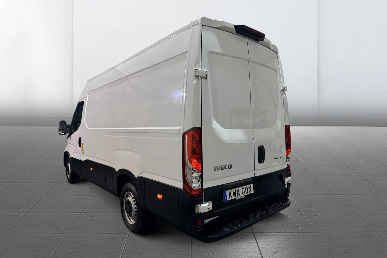 Iveco Daily 35-140 2.3 Hi-Matic L3H2 Aut 3-sits Värmare 136hk – bild 7 av 21