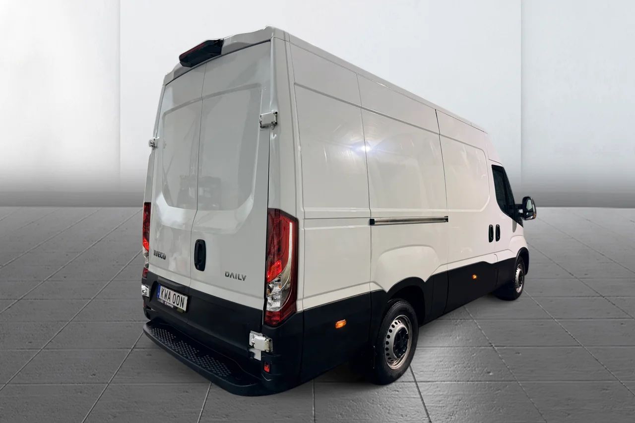Iveco Daily 35-140 2.3 Hi-Matic L3H2 Aut 3-sits Värmare 136hk – bild 4 av 21