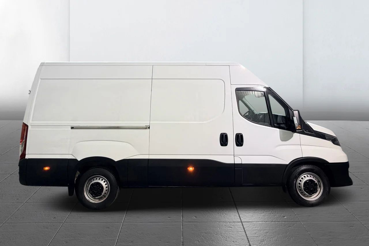 Iveco Daily 35-140 2.3 Hi-Matic L3H2 Aut 3-sits Värmare 136hk – bild 3 av 21