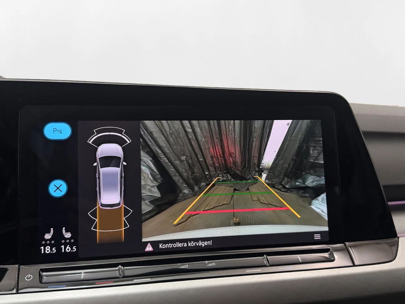 Volkswagen Golf SC 2.0 TDI Aut Drag Kamera Cockpit Värmare MOMS – bild 20 av 34