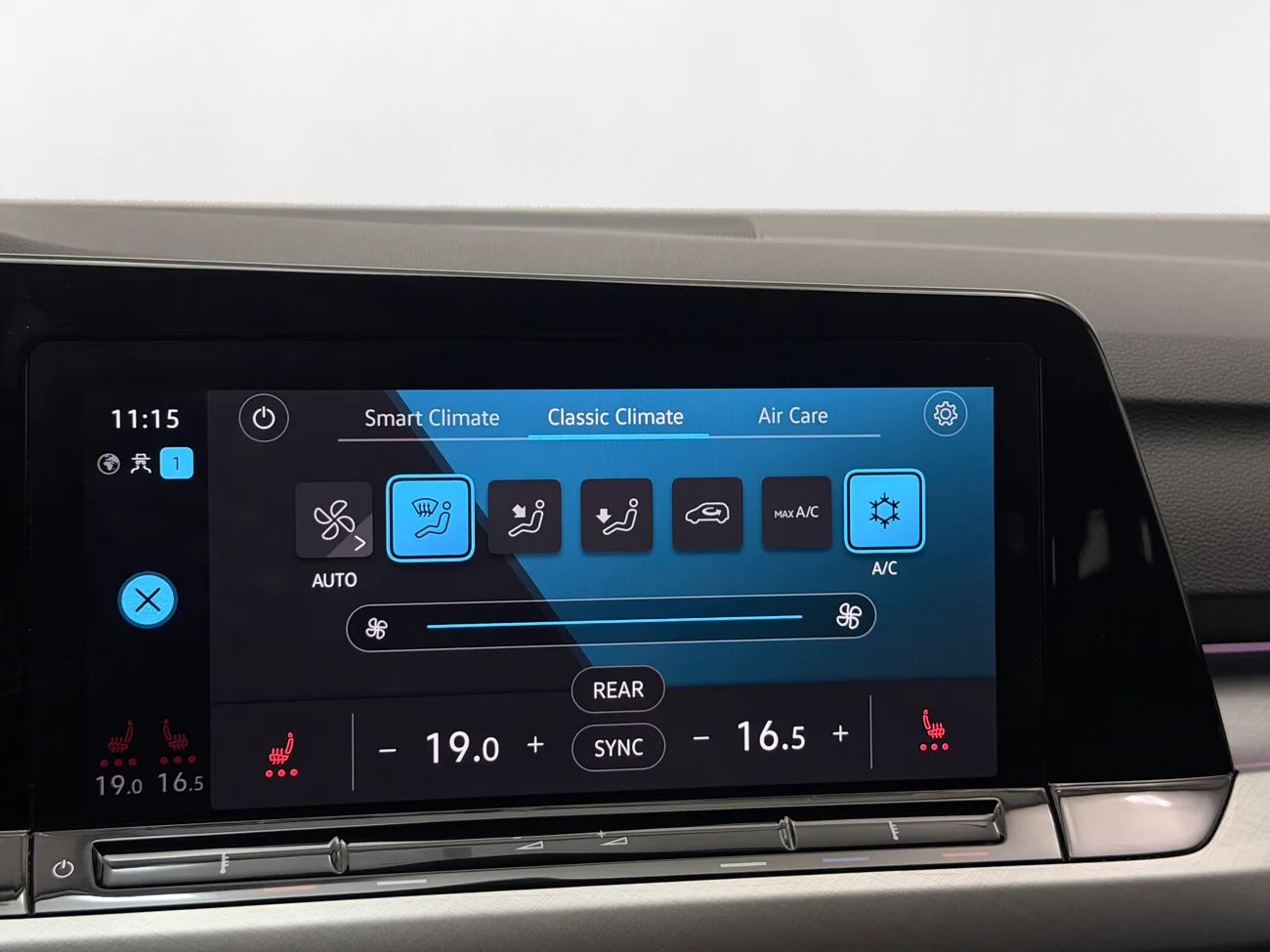 Volkswagen Golf SC 2.0 TDI Aut Drag Kamera Cockpit Värmare MOMS – bild 22 av 34