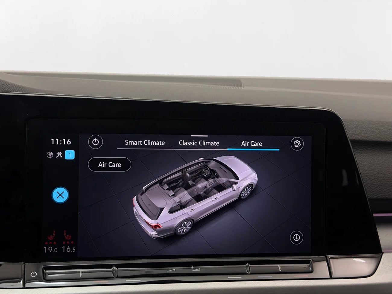 Volkswagen Golf SC 2.0 TDI Aut Drag Kamera Cockpit Värmare MOMS – bild 24 av 34