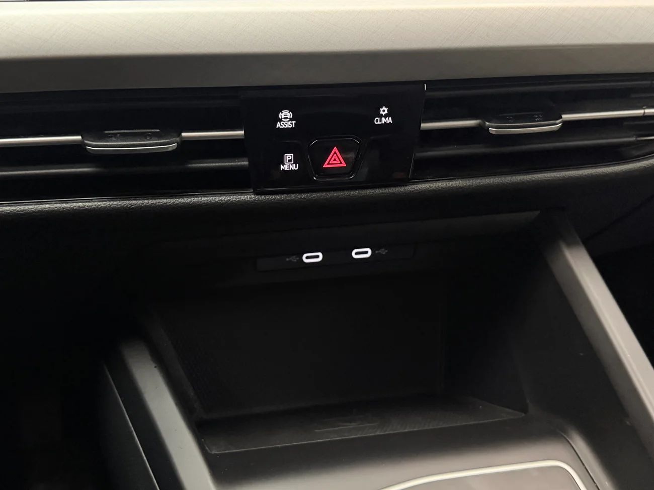 Volkswagen Golf SC 2.0 TDI Aut Drag Kamera Cockpit Värmare MOMS – bild 29 av 34
