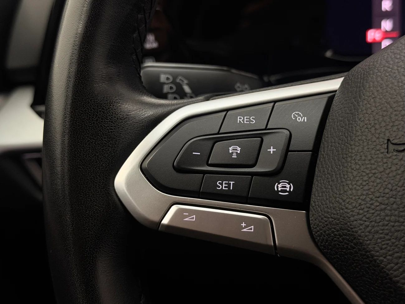 Volkswagen Golf SC 2.0 TDI Aut Drag Kamera Cockpit Värmare MOMS – bild 18 av 34