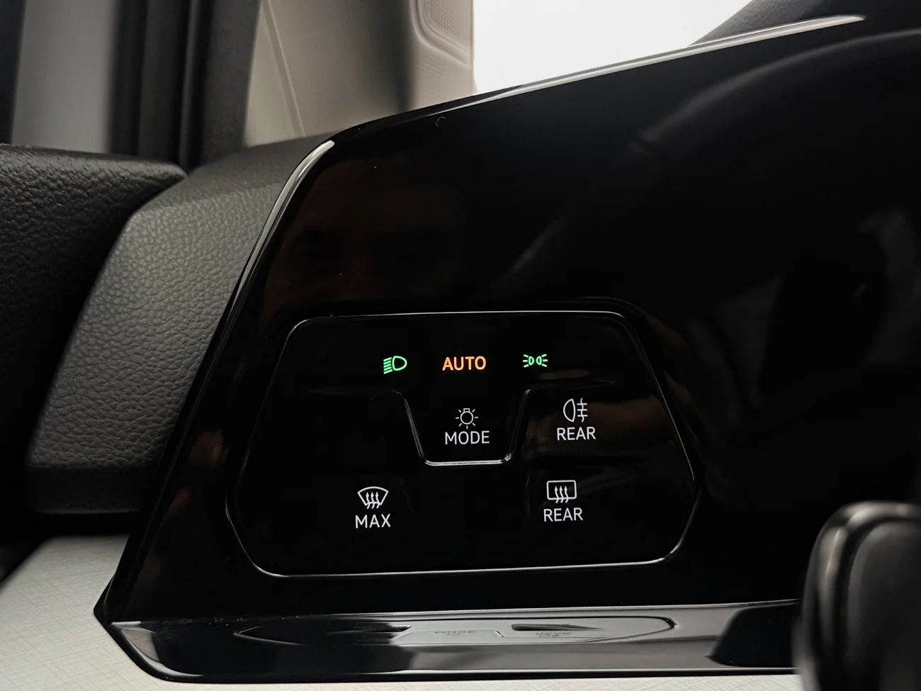 Volkswagen Golf SC 2.0 TDI Aut Drag Kamera Cockpit Värmare MOMS – bild 31 av 34