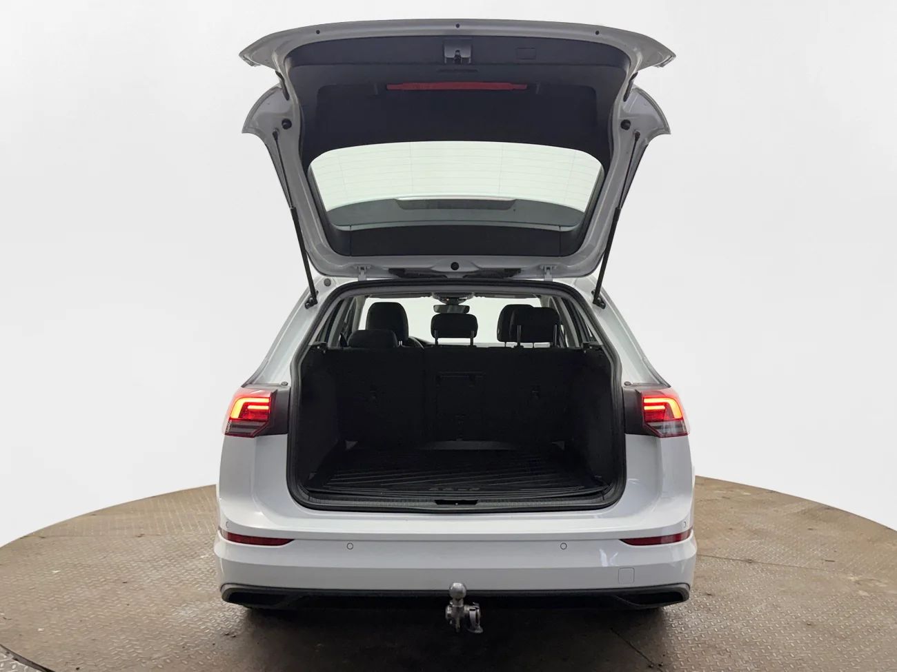 Volkswagen Golf SC 2.0 TDI Aut Drag Kamera Cockpit Värmare MOMS – bild 7 av 34