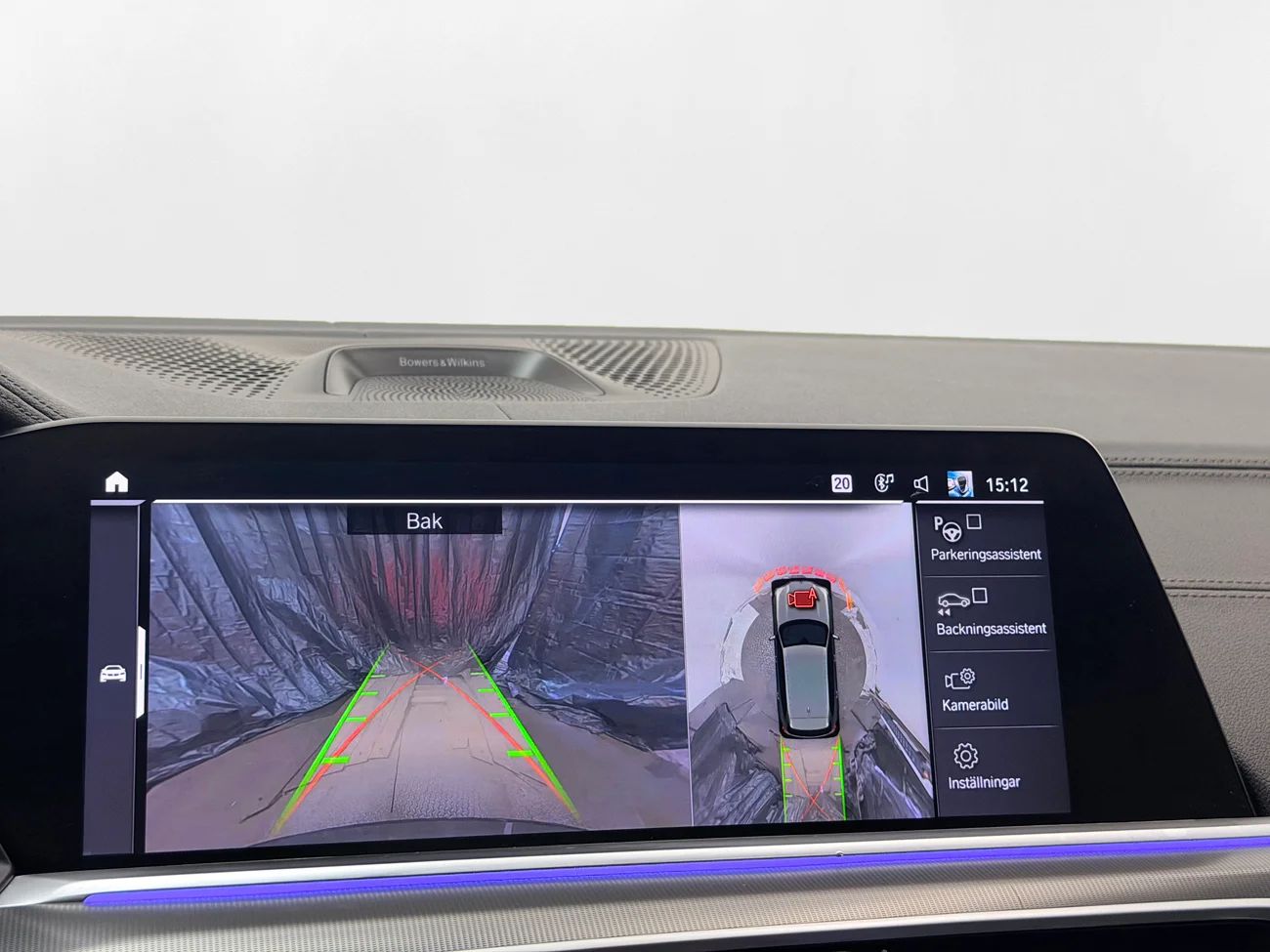 BMW X5 xDrive40d M Sport Drag Pano Värmare 360° HUD B&W 340hk – bild 27 av 36