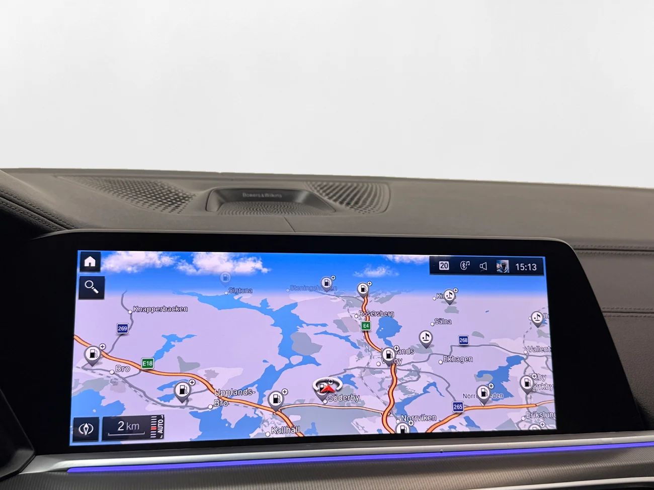 BMW X5 xDrive40d M Sport Drag Pano Värmare 360° HUD B&W 340hk – bild 25 av 36