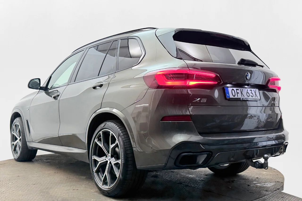 BMW X5 xDrive40d M Sport Drag Pano Värmare 360° HUD B&W 340hk – bild 8 av 36