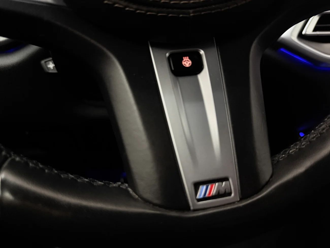 BMW X5 xDrive40d M Sport Drag Pano Värmare 360° HUD B&W 340hk – bild 22 av 36