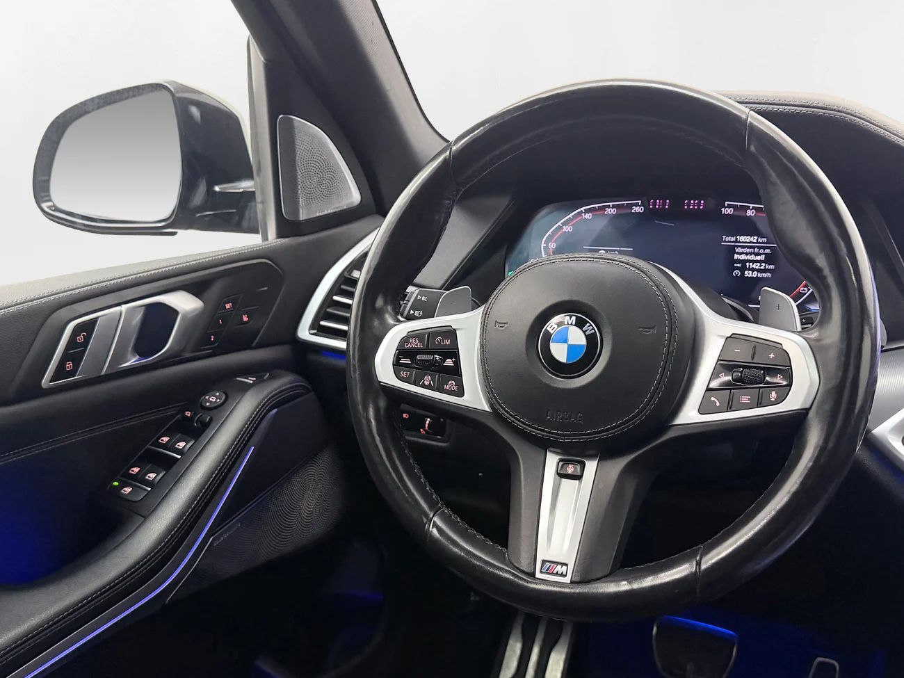 BMW X5 xDrive40d M Sport Drag Pano Värmare 360° HUD B&W 340hk – bild 16 av 36