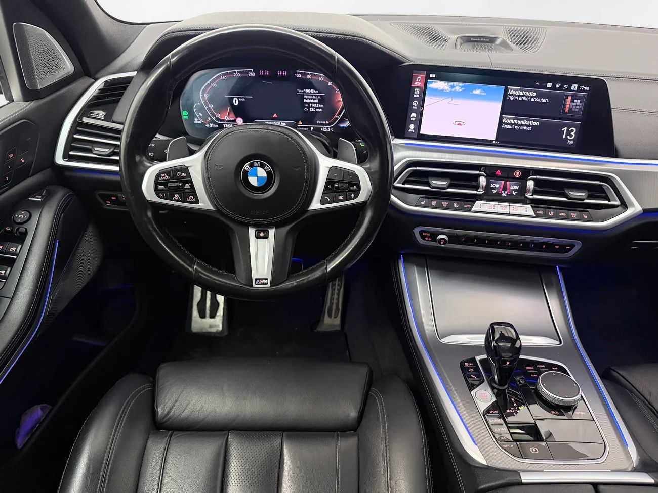 BMW X5 xDrive40d M Sport Drag Pano Värmare 360° HUD B&W 340hk – bild 18 av 36