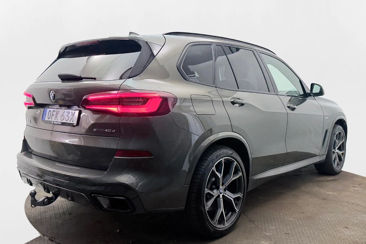 BMW X5 xDrive40d M Sport Drag Pano Värmare 360° HUD B&W 340hk – bild 5 av 36