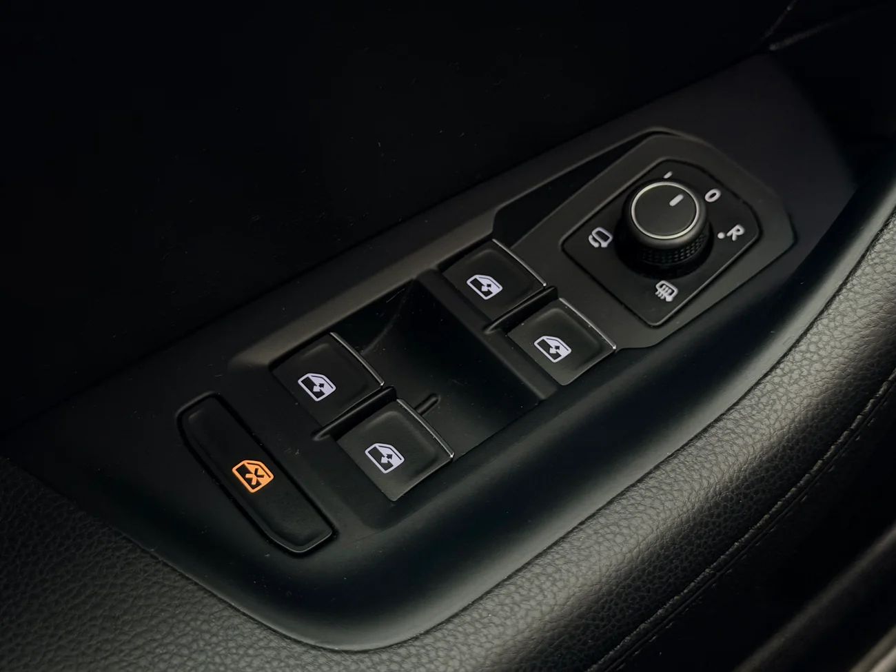 Volkswagen Passat Alltrack 2.0 4M Executive Drag Cockpit Läder Kamera Värmare – bild 31 av 35