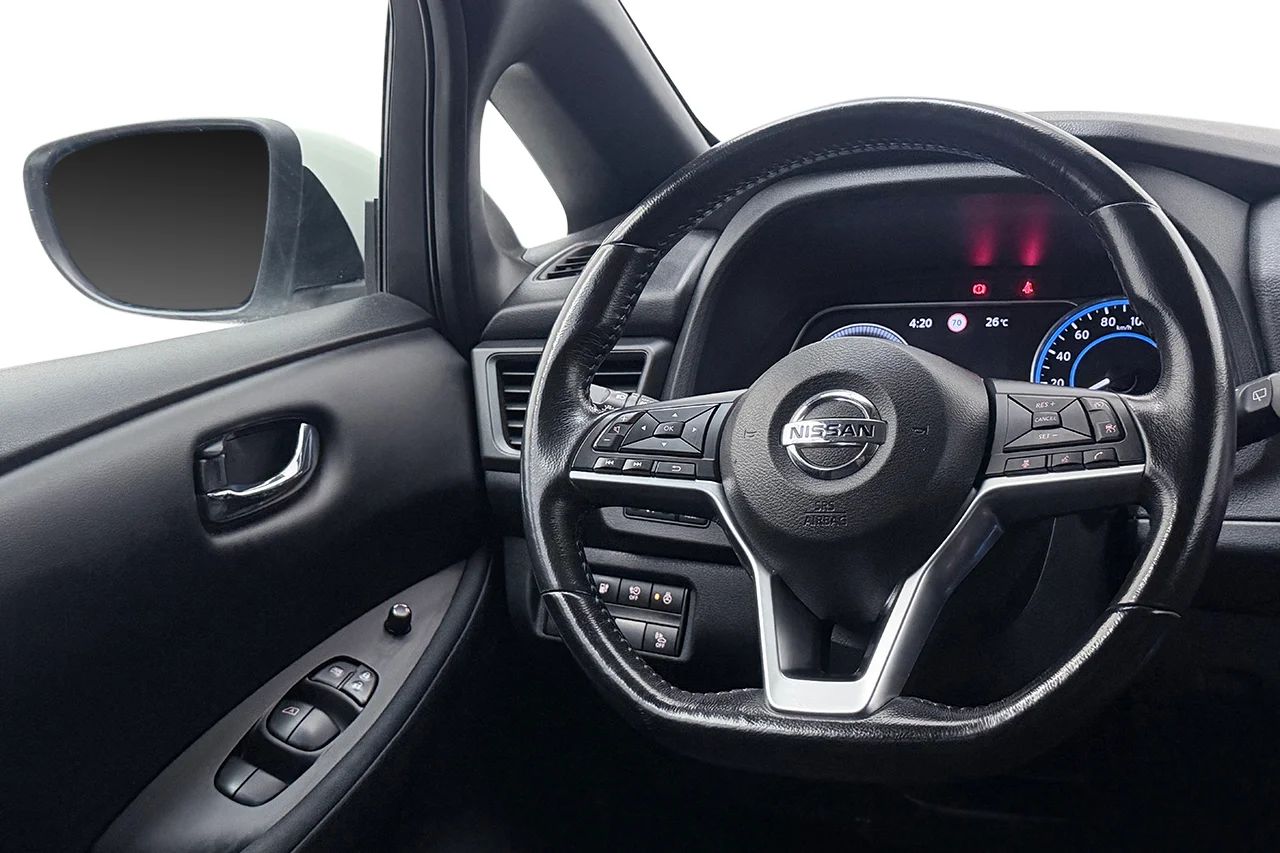 Nissan Leaf 40 kWh Acenta Navi Värmare Rattvärme 150hk – bild 16 av 31