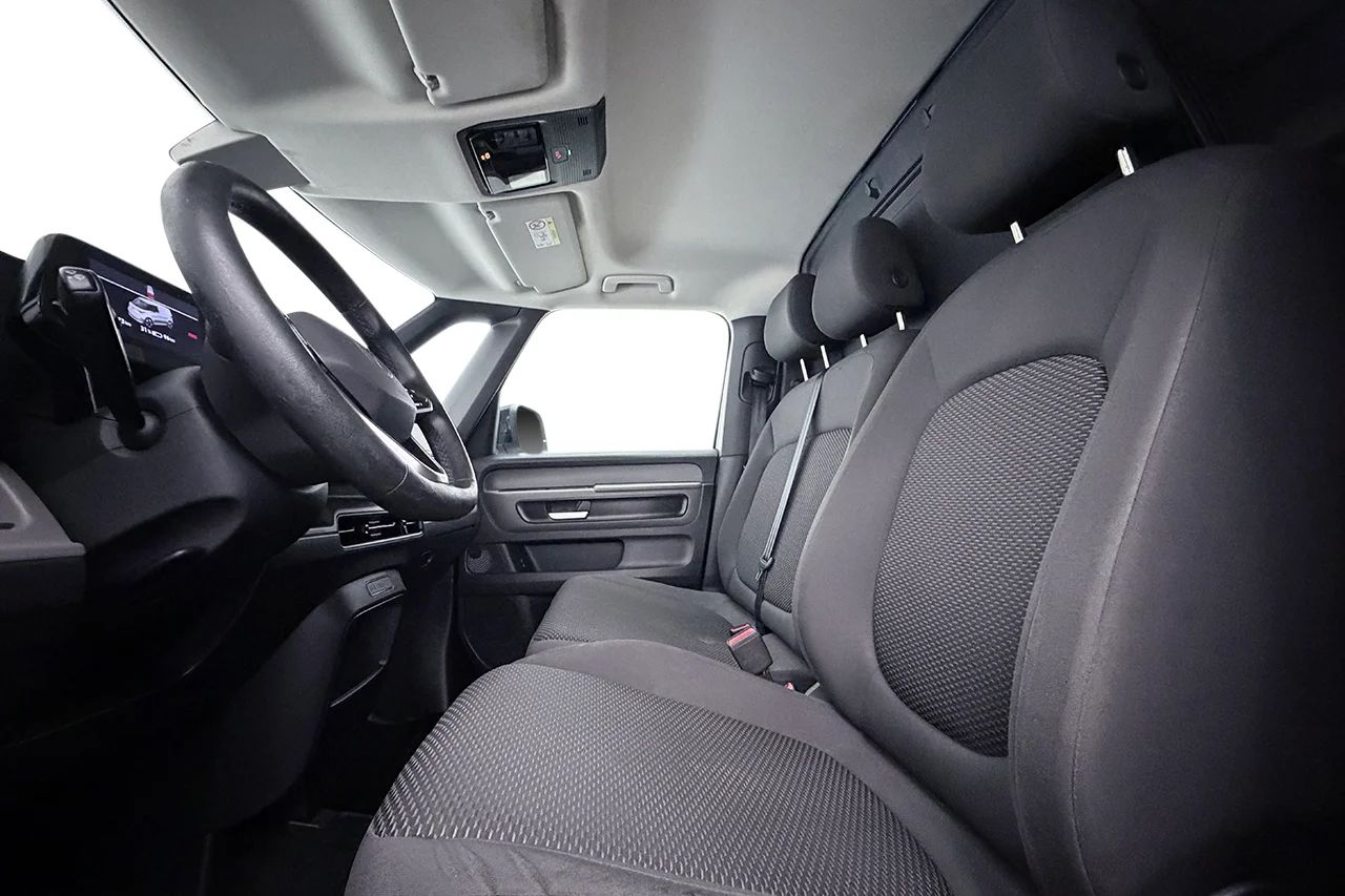 Volkswagen ID. Buzz Cargo 82 kWh Drag 3-sits Värmare Cockpit AppConnect 204hk – bild 11 av 33