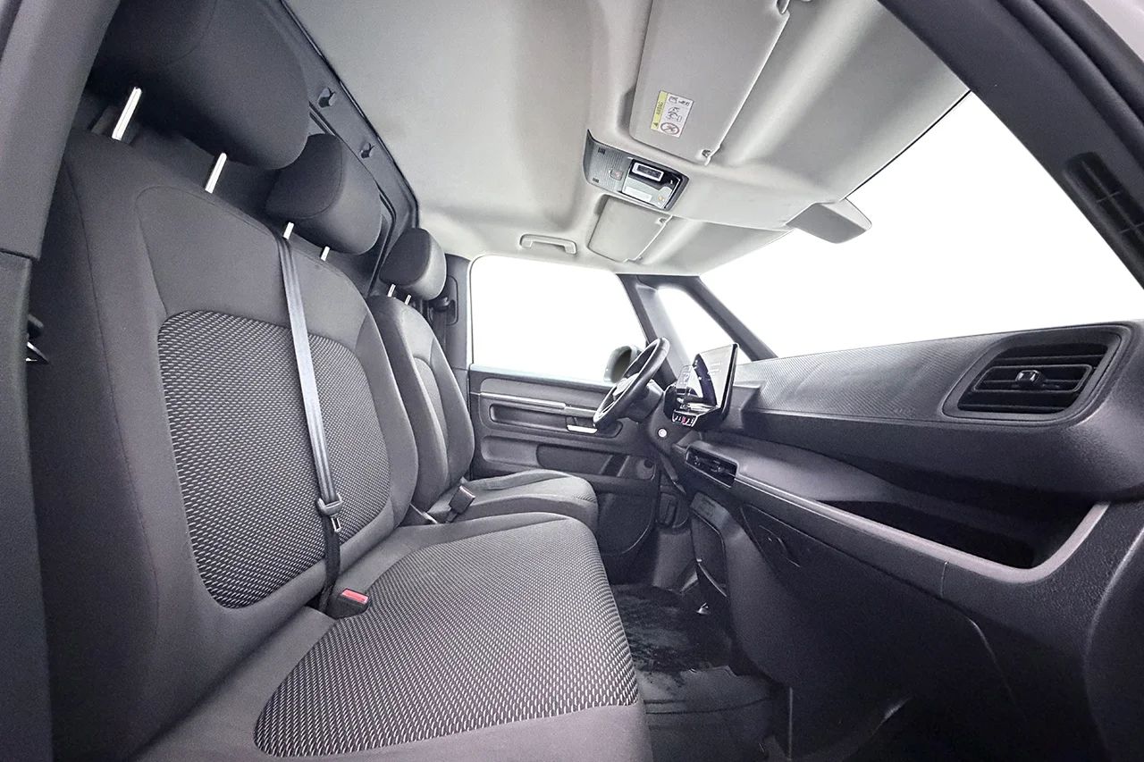 Volkswagen ID. Buzz Cargo 82 kWh Drag 3-sits Värmare Cockpit AppConnect 204hk – bild 13 av 33