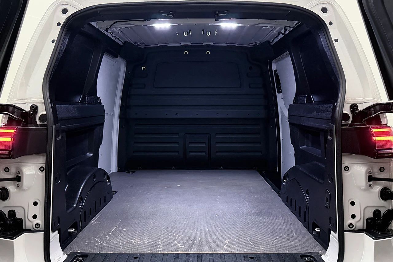 Volkswagen ID. Buzz Cargo 82 kWh Drag 3-sits Värmare Cockpit AppConnect 204hk – bild 31 av 33