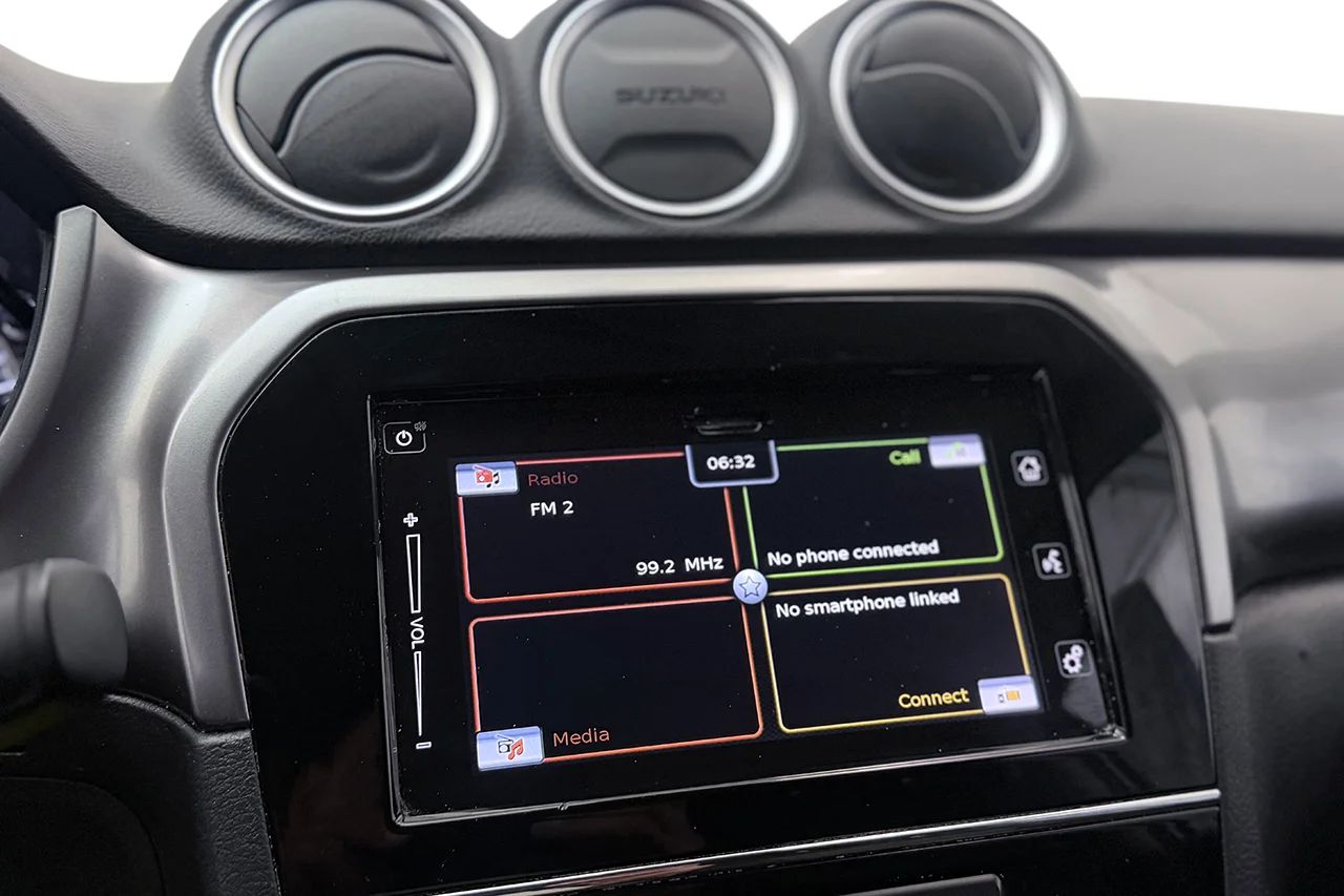 Suzuki Vitara Hybrid CNG AllGrip Select Kamera P-Sens Värmare 126hk – bild 21 av 28