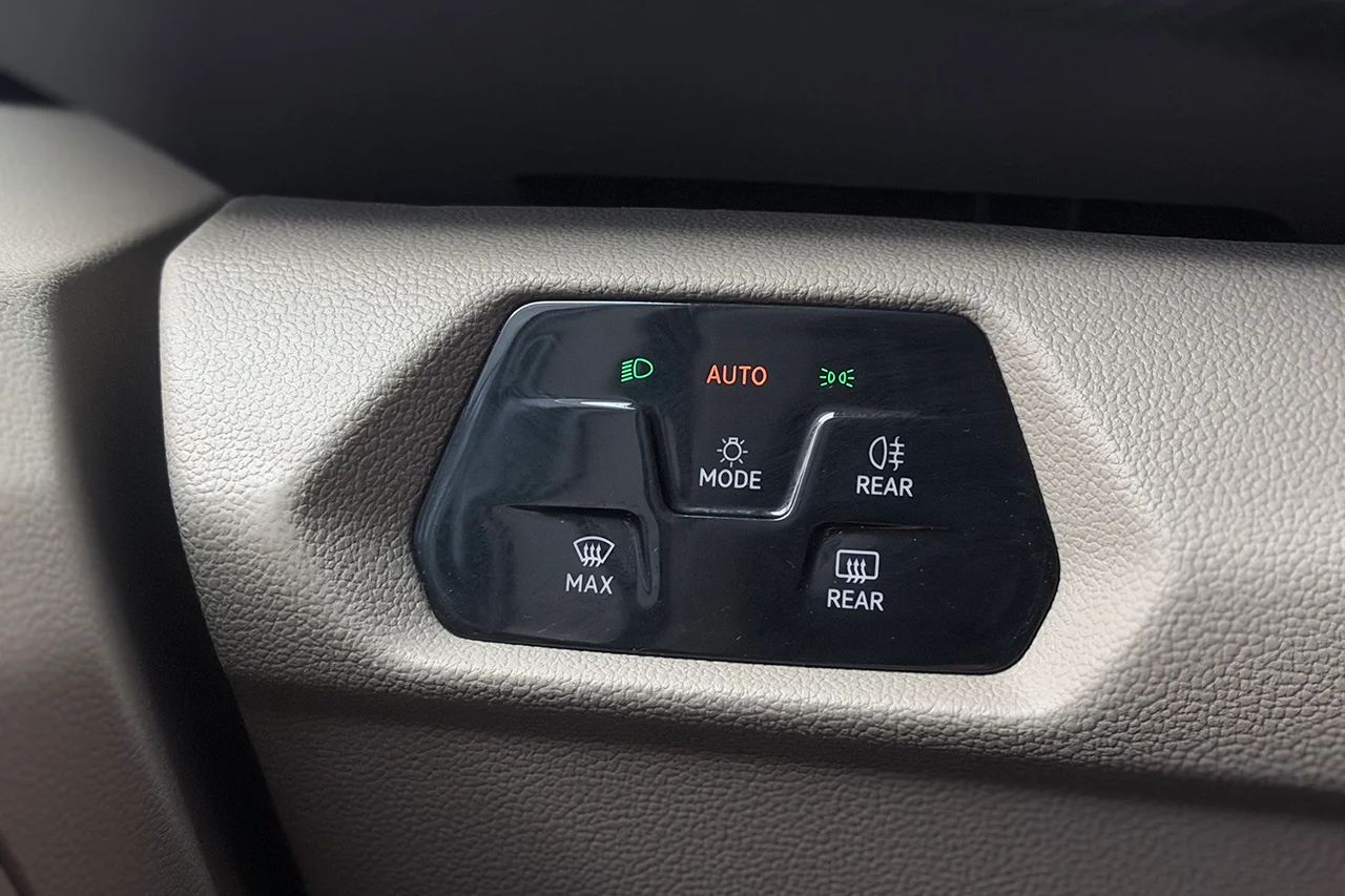 Volkswagen Multivan eHybrid 1.4 TSI 7-sits Drag Kamera Värmare MOMS 218hk – bild 33 av 39