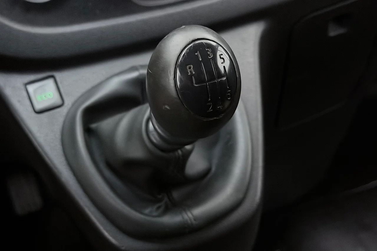 Renault Trafic 2.9t Drag Värmare Inredd 3-sits MOMS – bild 19 av 20