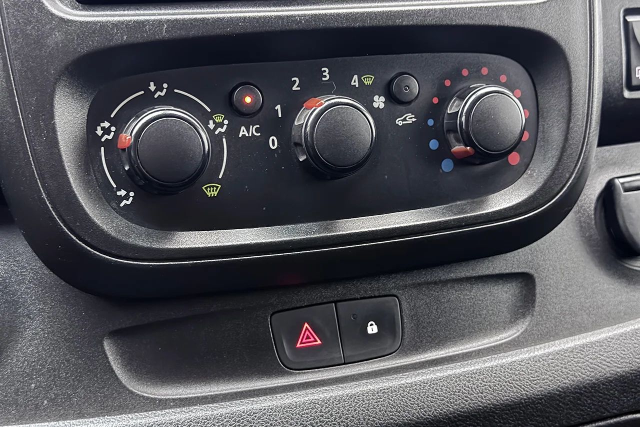 Renault Trafic 2.9t Drag Värmare Inredd 3-sits MOMS – bild 17 av 20