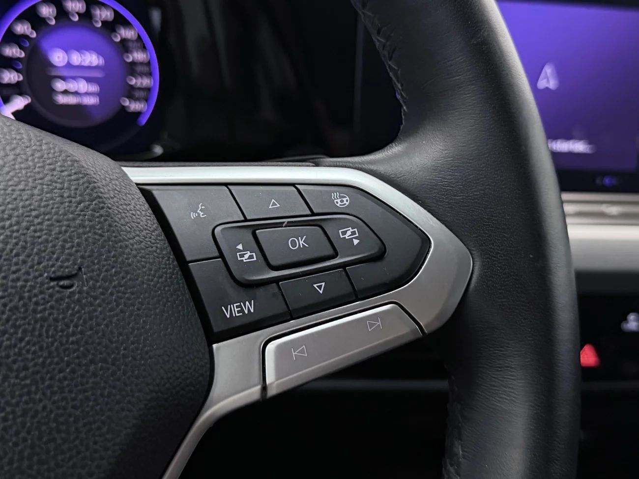 Volkswagen Golf 1.5 TGI Aut CNG Cockpit Kamera P-Sens AdaptivFH Värmare – bild 19 av 33