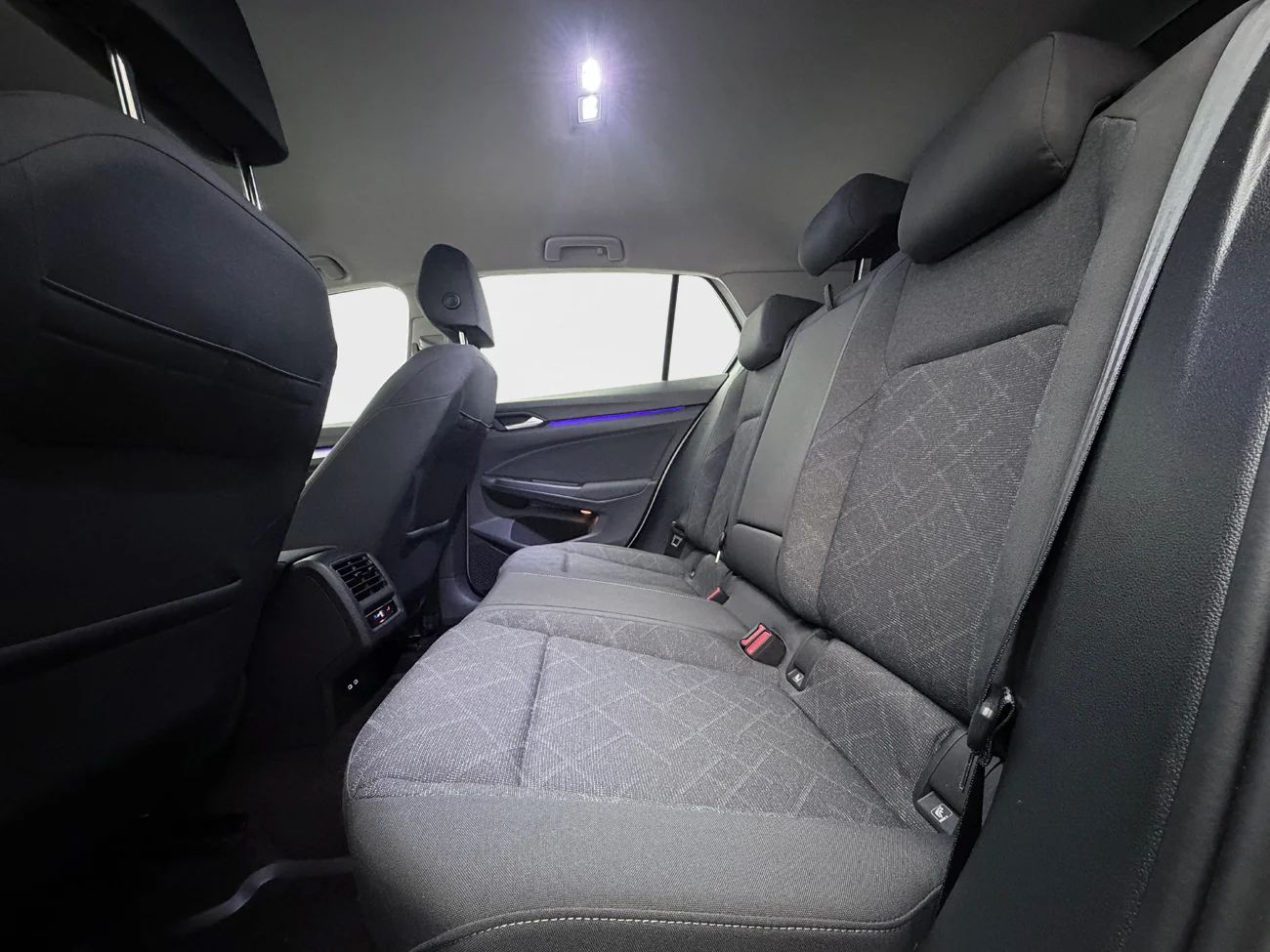Volkswagen Golf 1.5 TGI Aut CNG Cockpit Kamera P-Sens AdaptivFH Värmare – bild 13 av 33