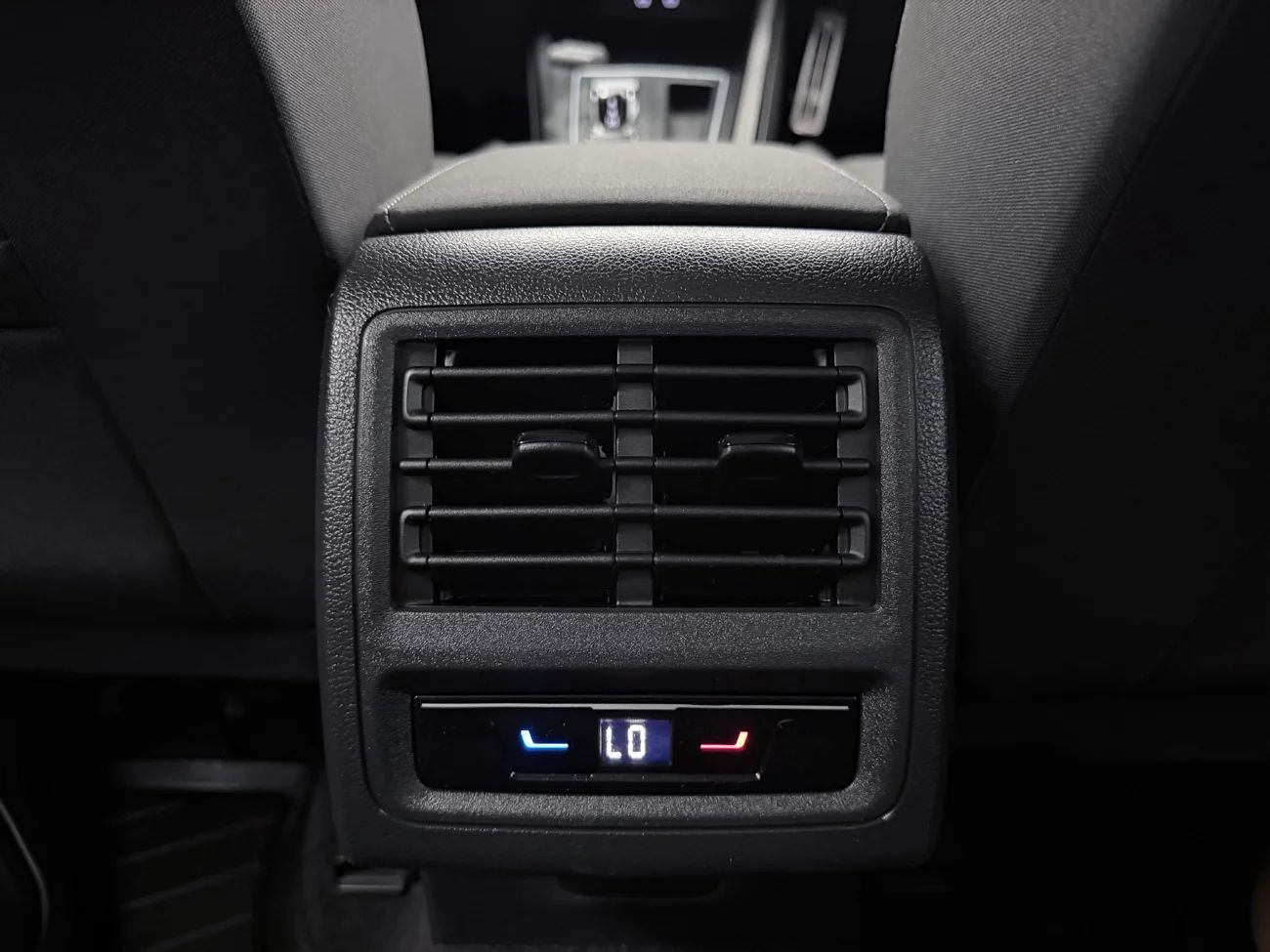 Volkswagen Golf 1.5 TGI Aut CNG Cockpit Kamera P-Sens AdaptivFH Värmare – bild 15 av 33