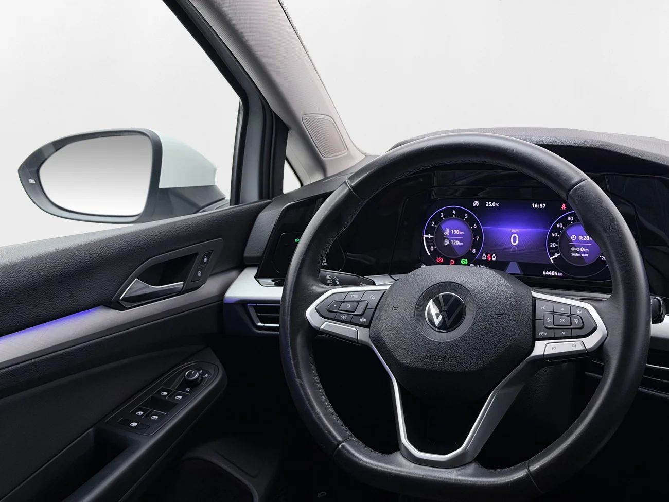 Volkswagen Golf 1.5 TGI Aut CNG Cockpit Kamera P-Sens AdaptivFH Värmare – bild 16 av 33