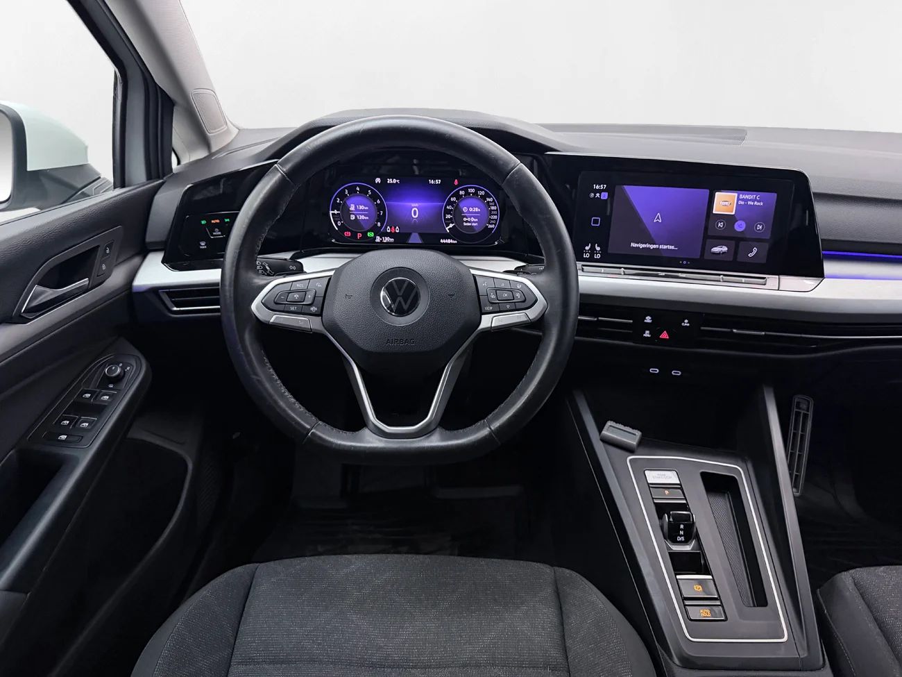 Volkswagen Golf 1.5 TGI Aut CNG Cockpit Kamera P-Sens AdaptivFH Värmare – bild 17 av 33