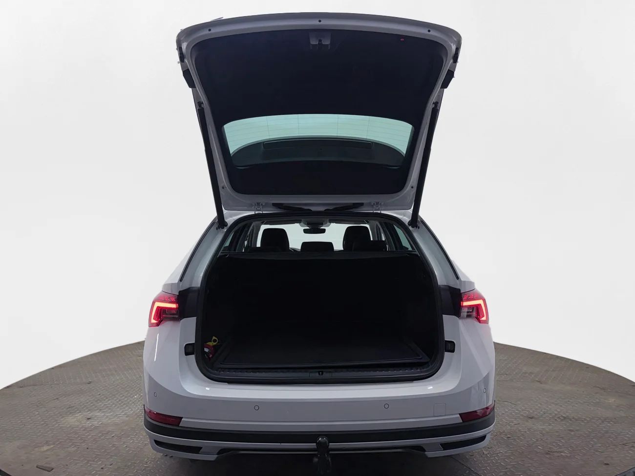 Skoda Octavia Scout 2.0 TDI 4x4 Drag Cockpit Kamera Värmare LED-ramp MOMS 200hk – bild 7 av 33