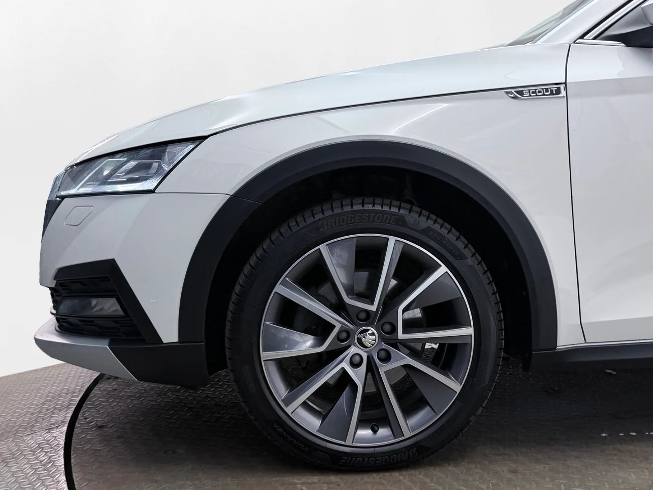 Skoda Octavia Scout 2.0 TDI 4x4 Drag Cockpit Kamera Värmare LED-ramp MOMS 200hk – bild 10 av 33