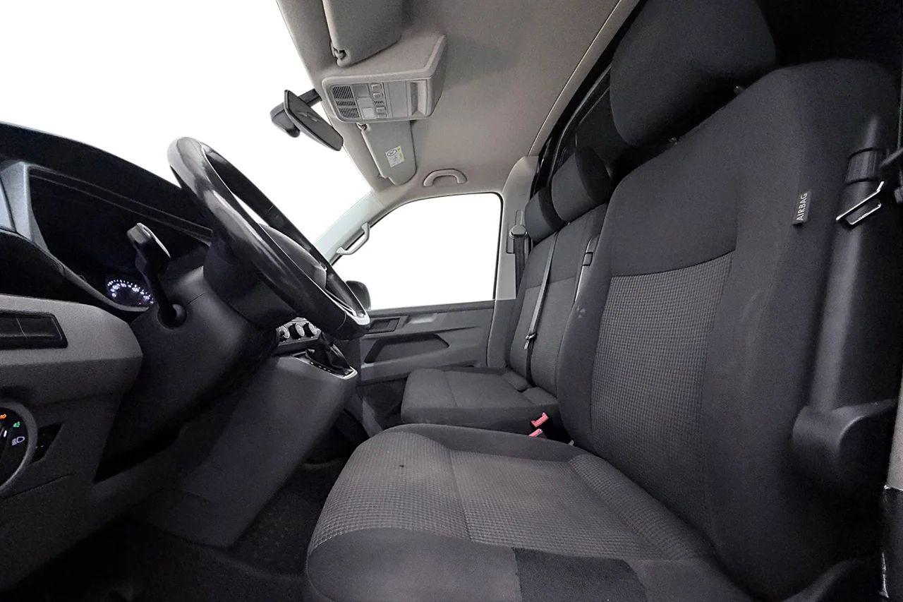 Volkswagen e-Transporter LWB 37.3 kWh Drag Inredd 3-sits CCS Kamera MOMS – bild 13 av 28