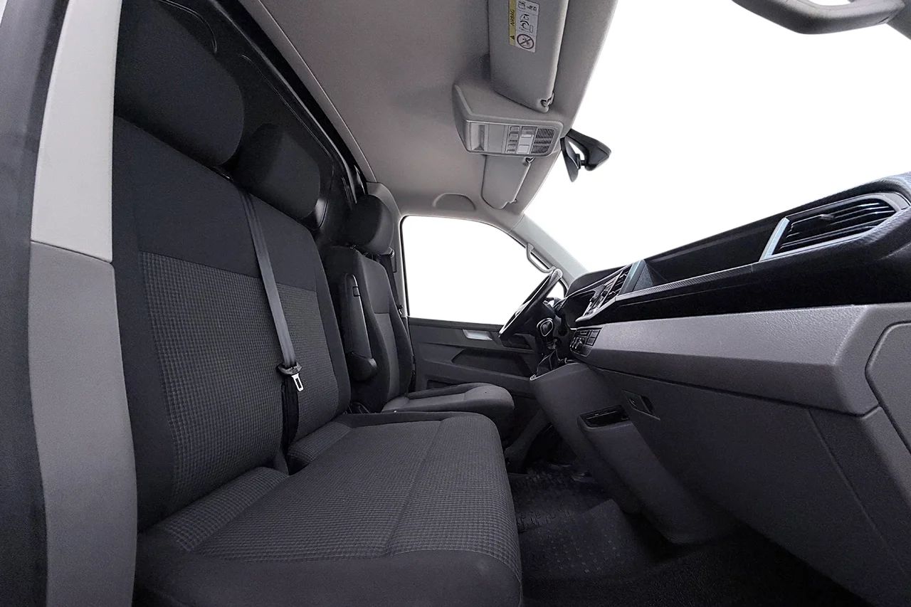 Volkswagen e-Transporter LWB 37.3 kWh Drag Inredd 3-sits CCS Kamera MOMS – bild 15 av 28