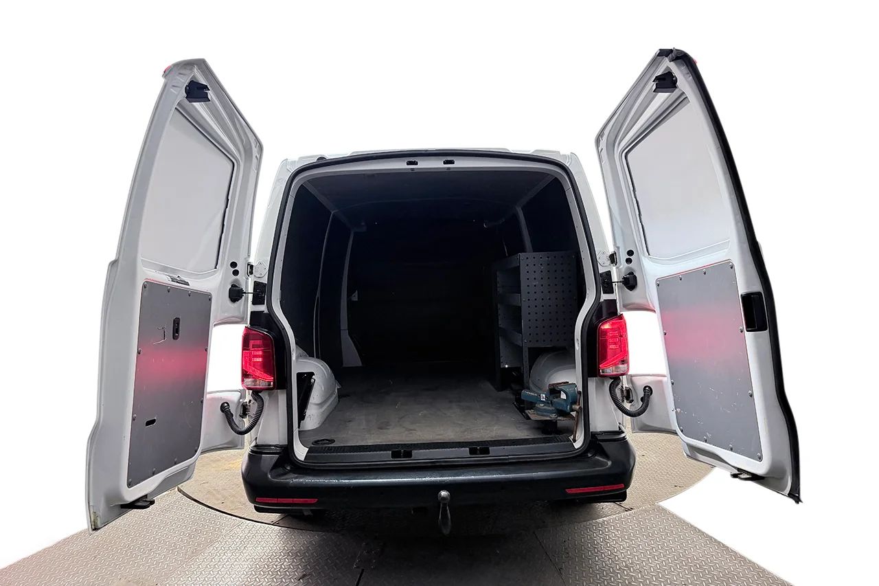 Volkswagen e-Transporter LWB 37.3 kWh Drag Inredd 3-sits CCS Kamera MOMS – bild 7 av 28