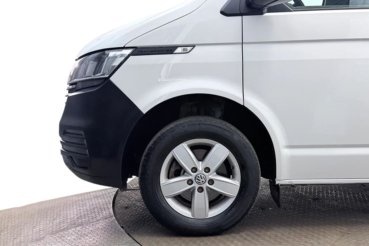 Volkswagen e-Transporter LWB 37.3 kWh Drag Inredd 3-sits CCS Kamera MOMS – bild 10 av 28