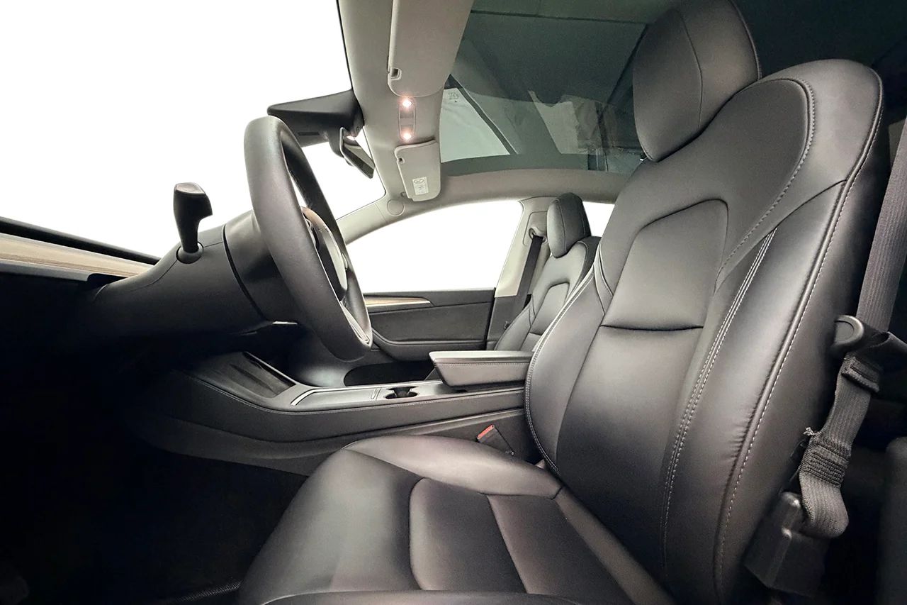 Tesla Model Y Long Range AWD Pano Kameror Premiumljud V-Pump MOMS 514hk – bild 10 av 32