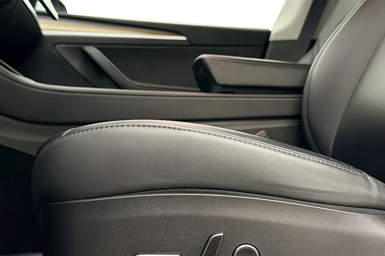 Tesla Model Y Long Range AWD Pano Kameror Premiumljud V-Pump MOMS 514hk – bild 12 av 32